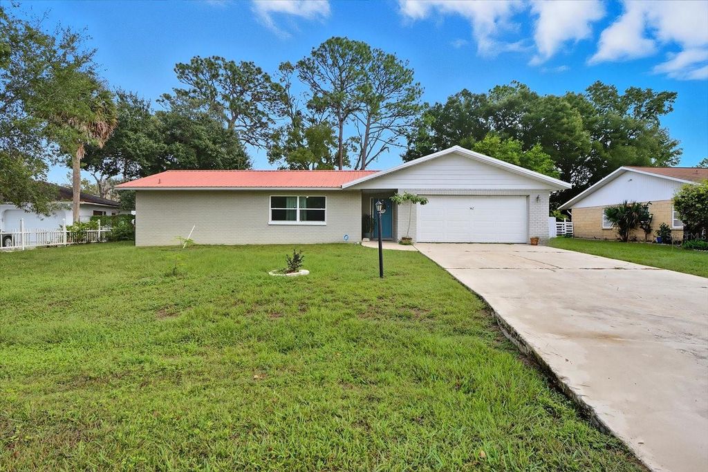 Photo of 562 Silver Course Loop, Ocala, FL 34472 (MLS # OM711377)