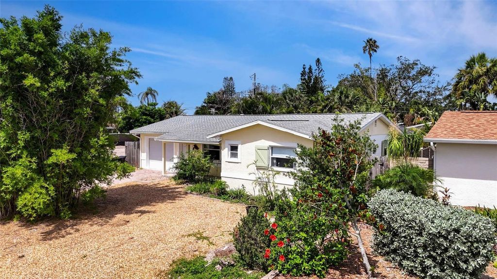 Photo of 2807 Miriam Street S, Gulfport, FL 33711 (MLS # TB8397558)