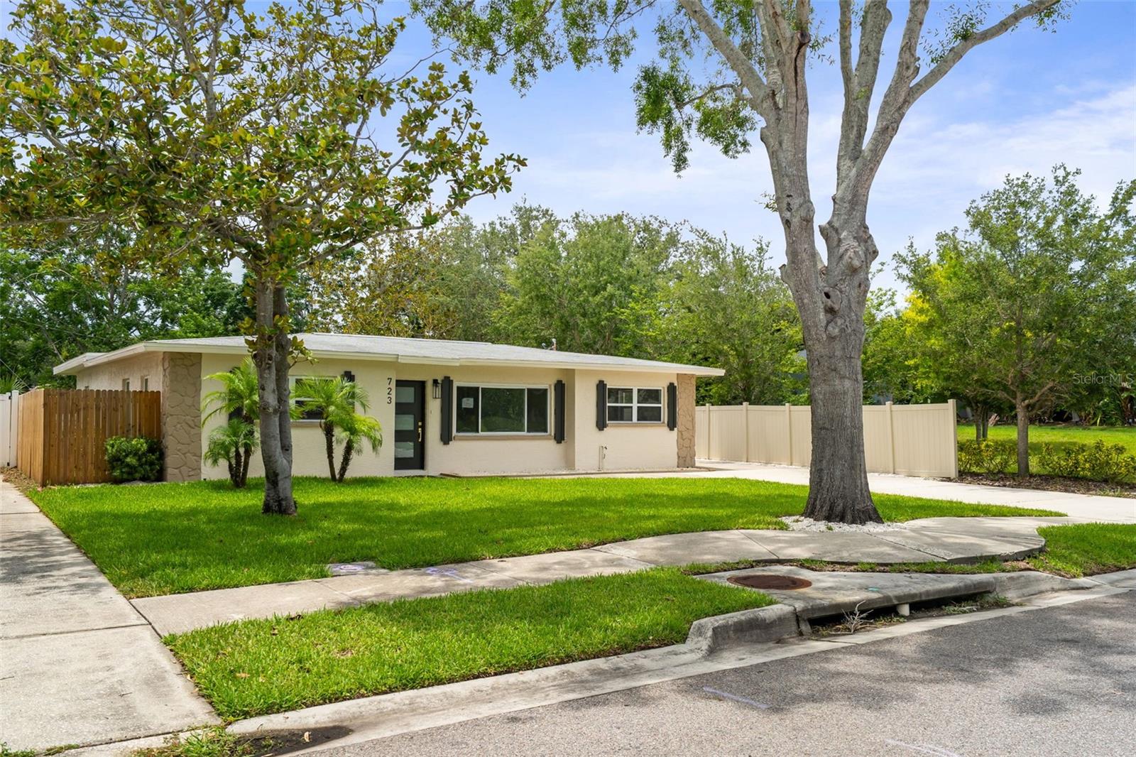 723 W BAYSHORE DRIVE