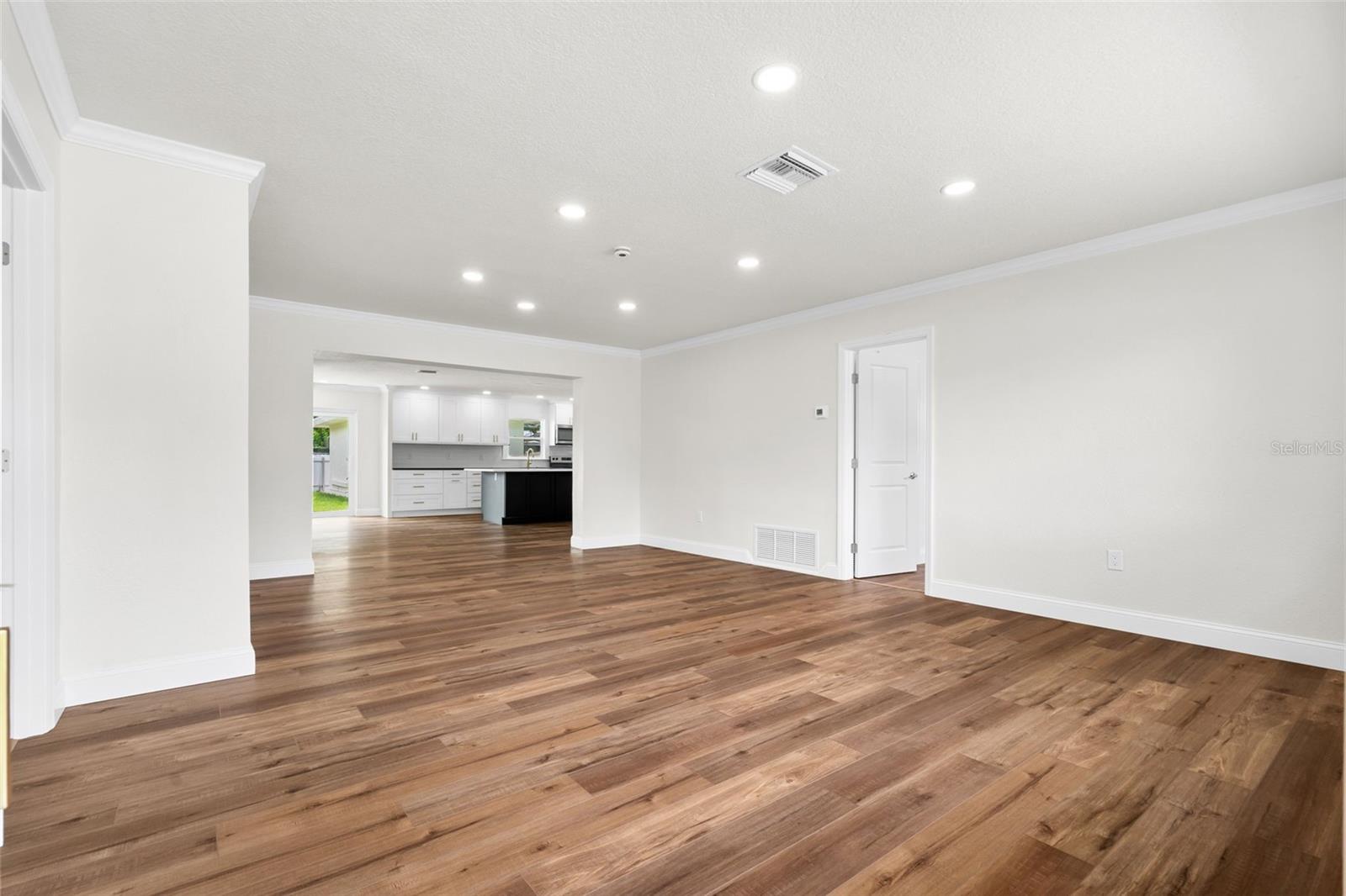 723 W BAYSHORE DRIVE