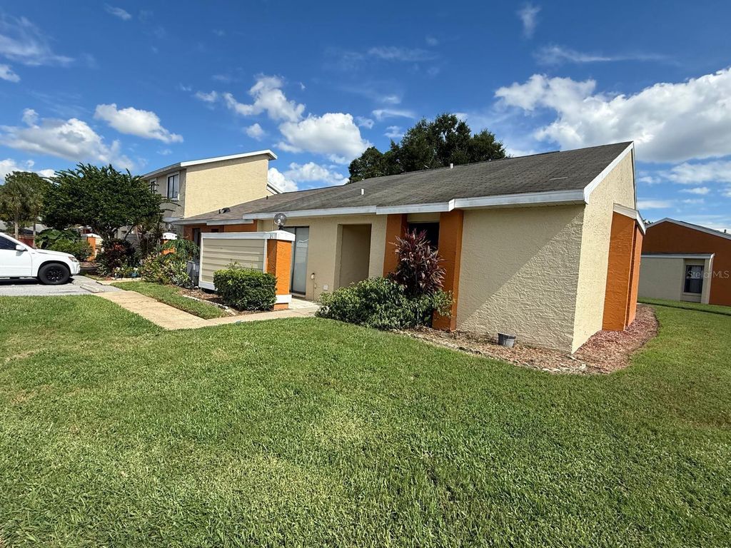 Photo of 21 Silver Park Circle, Kissimmee, FL 34743 (MLS # S5135936)
