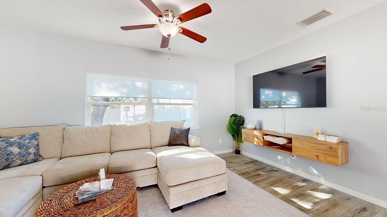 LAS LOMAS DE SARASOTA - Residential Lease