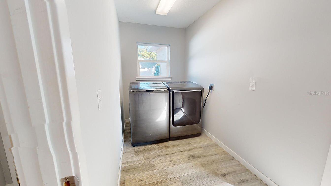 LAS LOMAS DE SARASOTA - Residential Lease