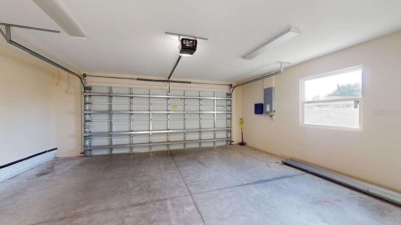 LAS LOMAS DE SARASOTA - Residential Lease