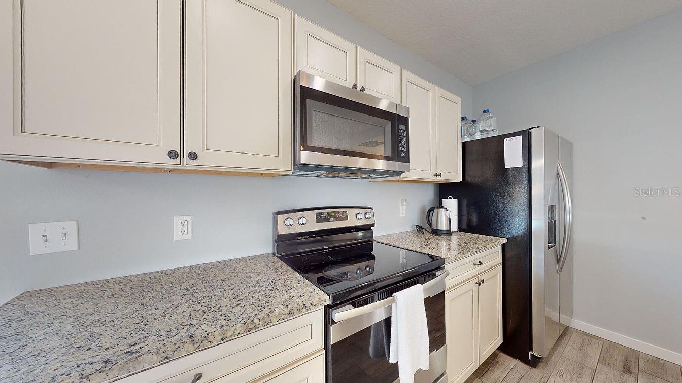 LAS LOMAS DE SARASOTA - Residential Lease