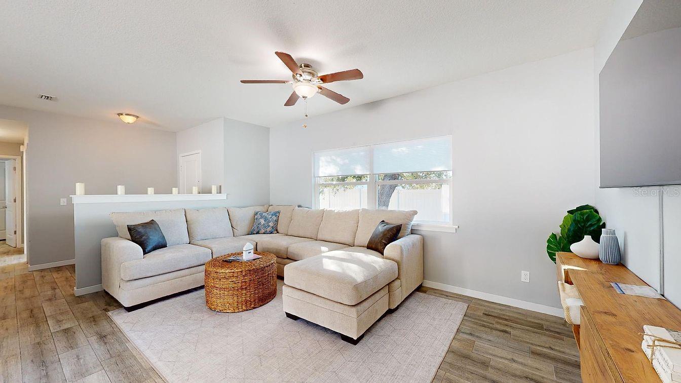 LAS LOMAS DE SARASOTA - Residential Lease