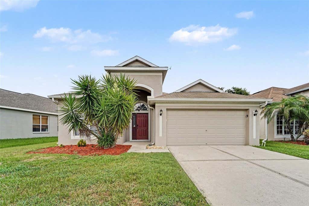 Photo of 4906 Pennecott Way, Wesley Chapel, FL 33544 (MLS # O6421045)