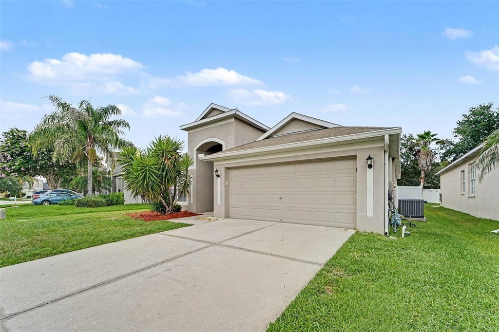Photo of 4906 Pennecott Way, Wesley Chapel, FL 33544 (MLS # O6421045)