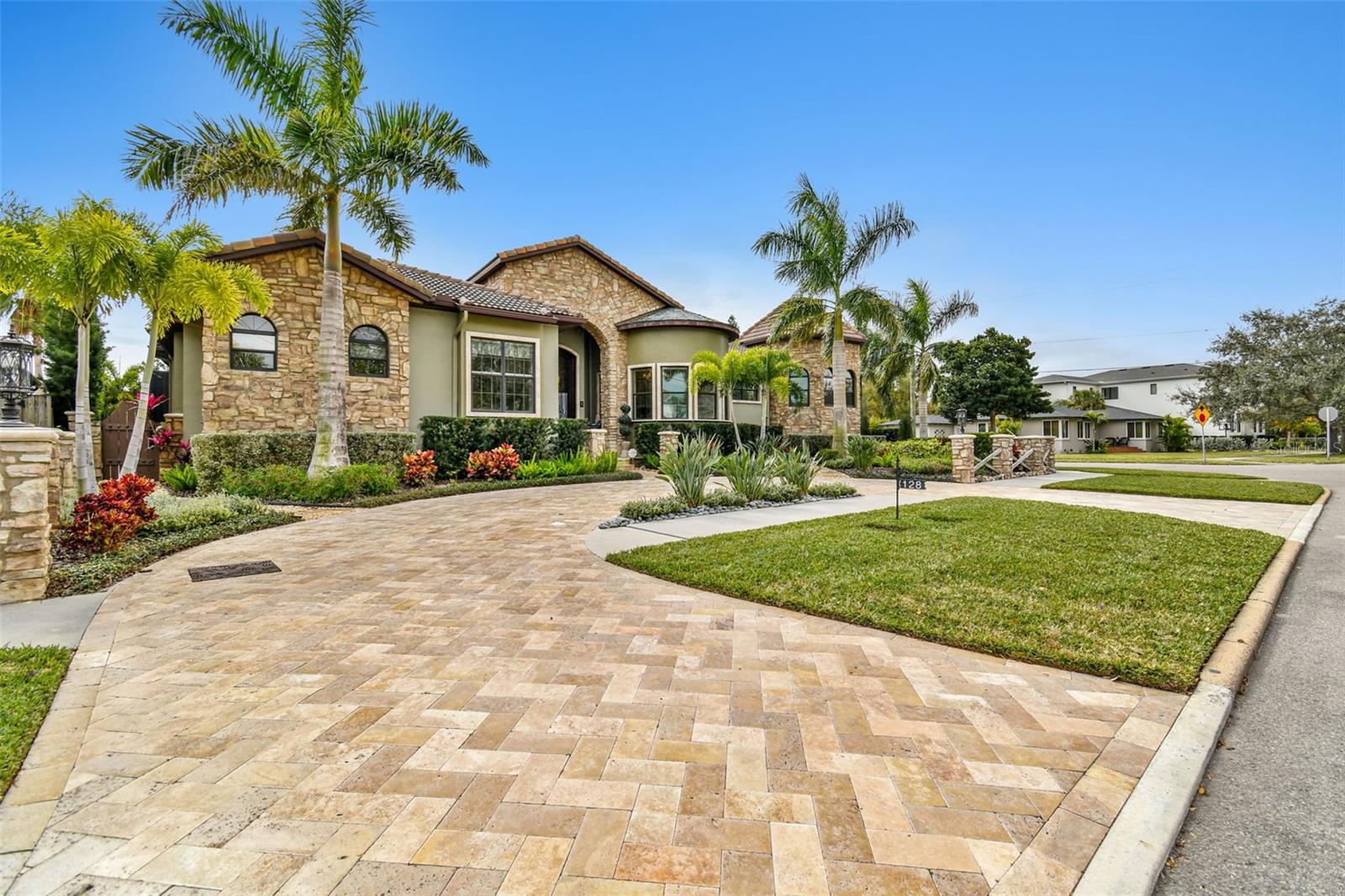 DAVIS ISLANDS PB10 PG52 TO 57 - Residential