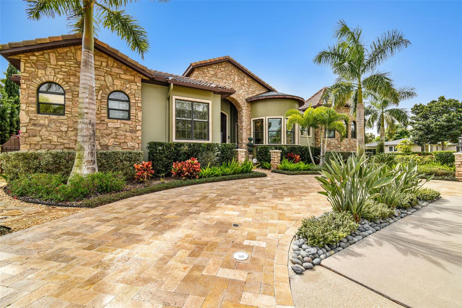 DAVIS ISLANDS PB10 PG52 TO 57 - Residential