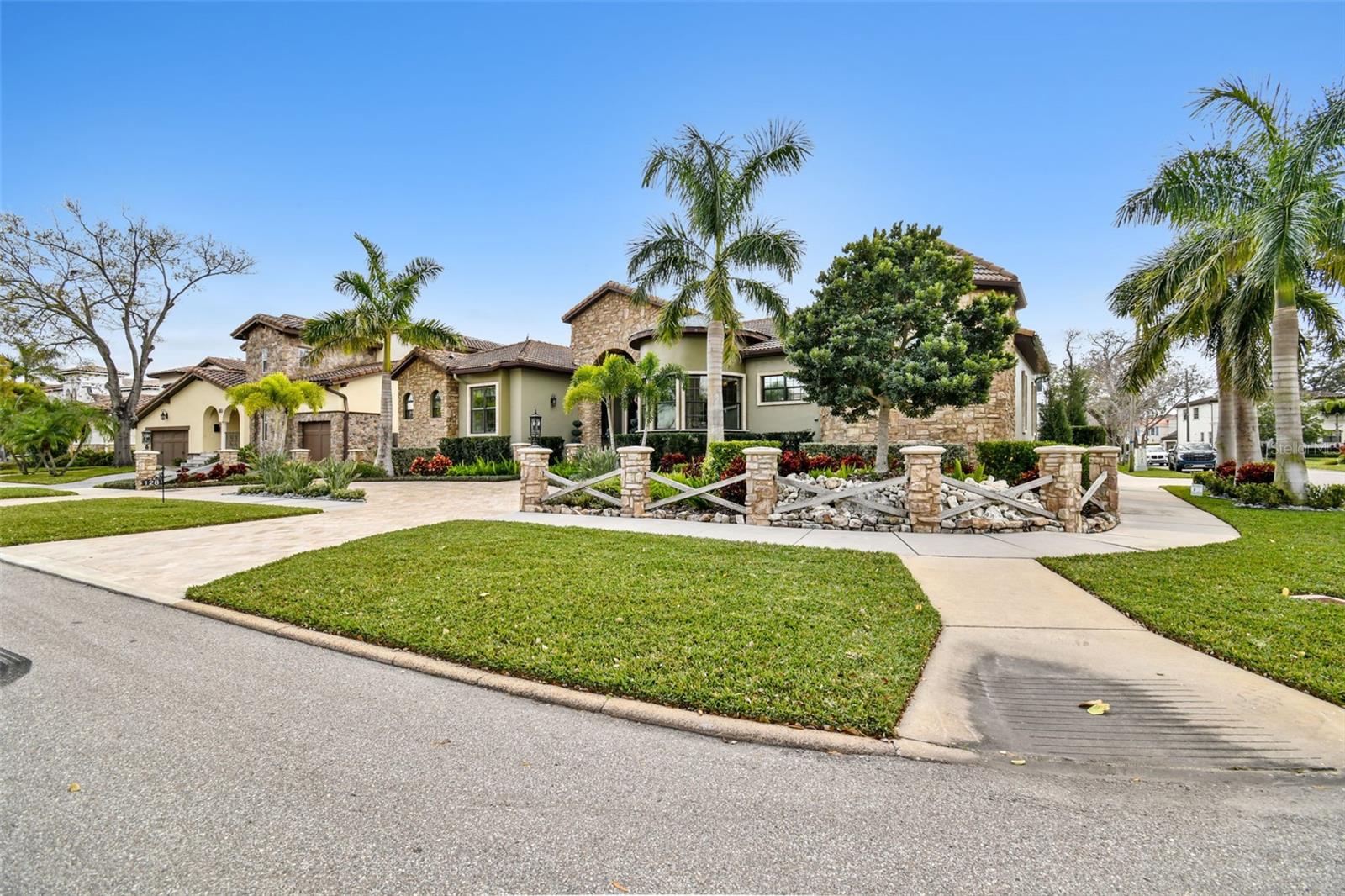 DAVIS ISLANDS PB10 PG52 TO 57 - Residential