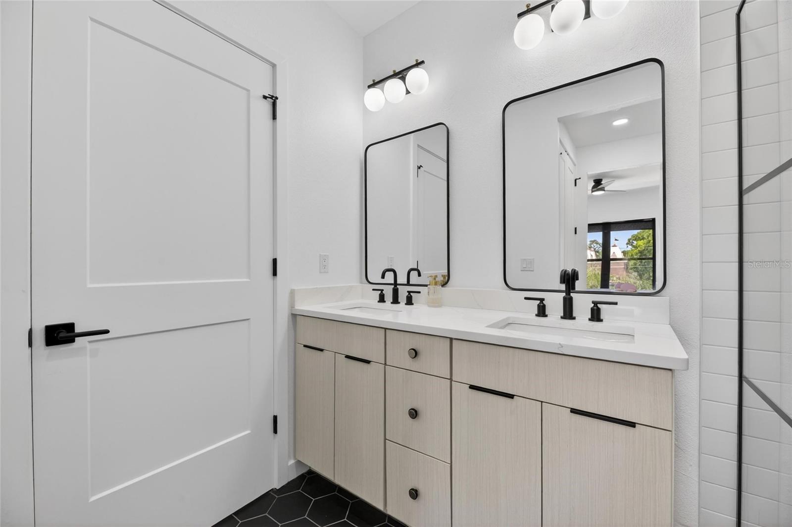 7TH & MORGAN TWNHMS - Residential