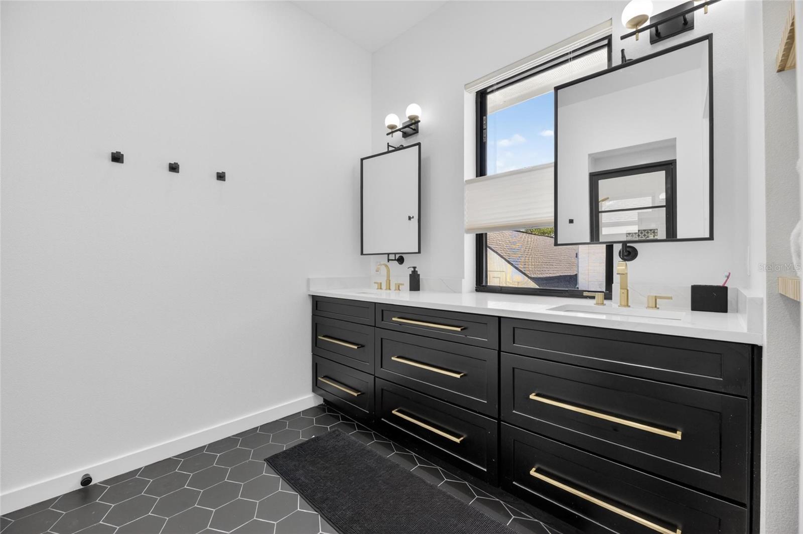 7TH & MORGAN TWNHMS - Residential