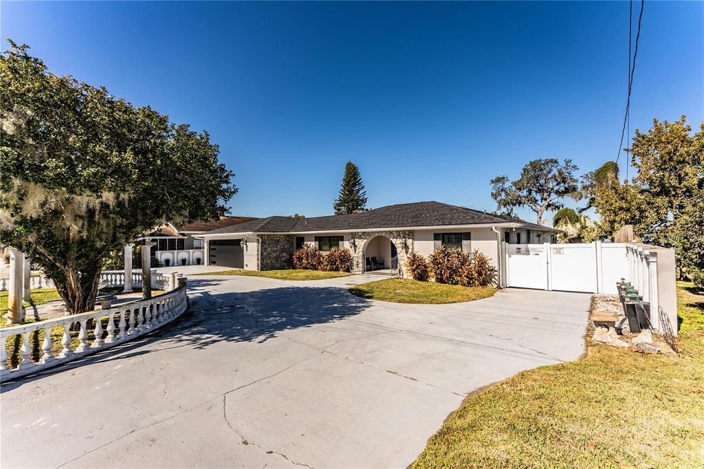 Photo of 331 Bay Street, Auburndale, FL 33823 (MLS # P4937767)