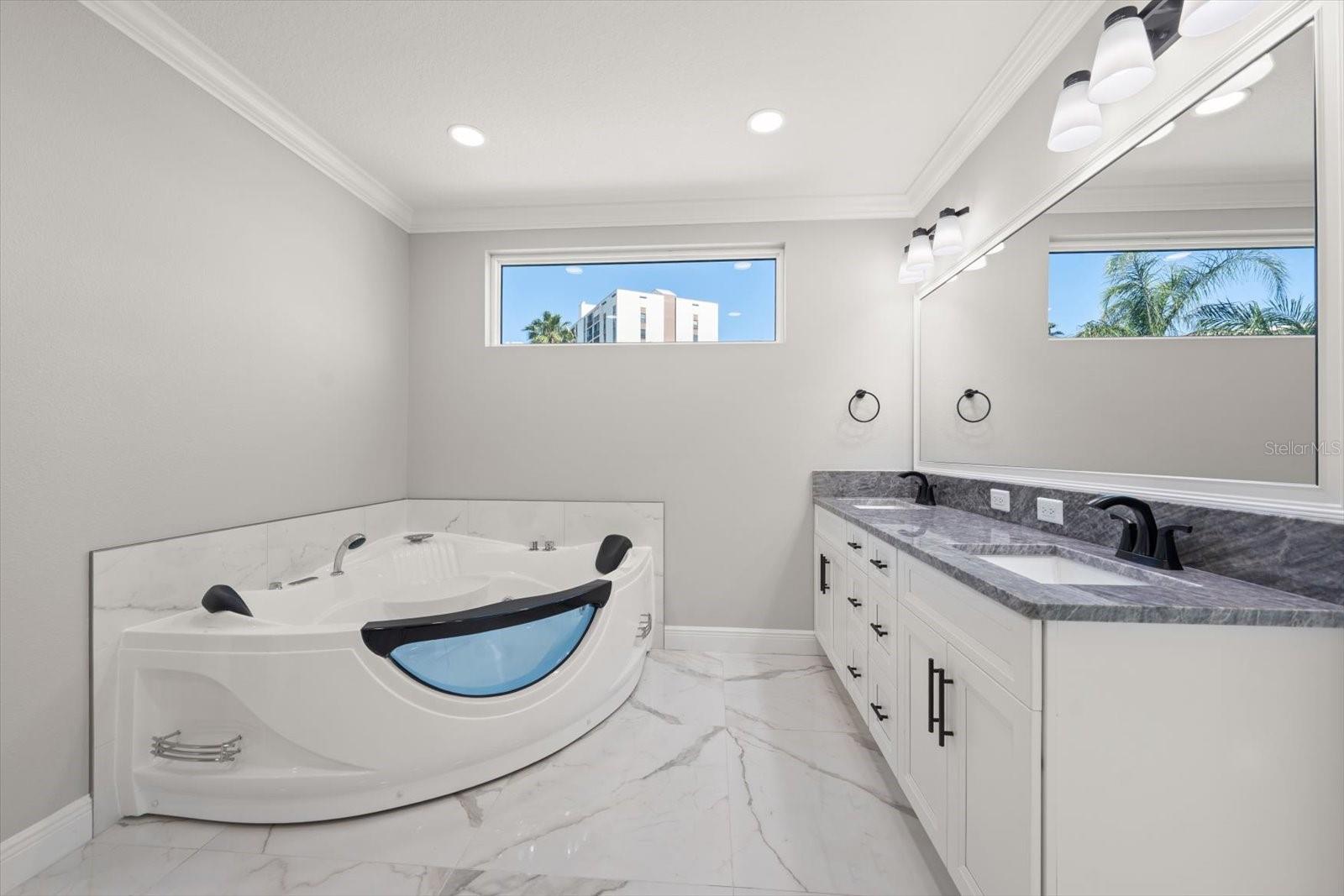 LA BRISA DEL MAR CONDO - Residential