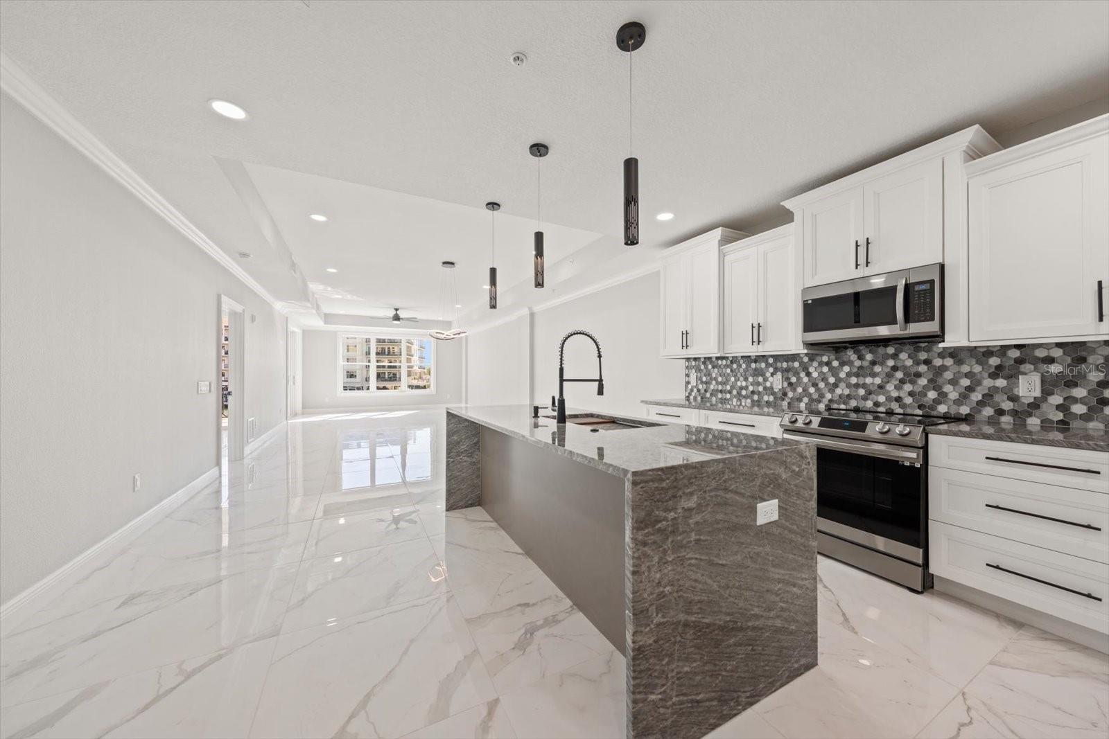 LA BRISA DEL MAR CONDO - Residential