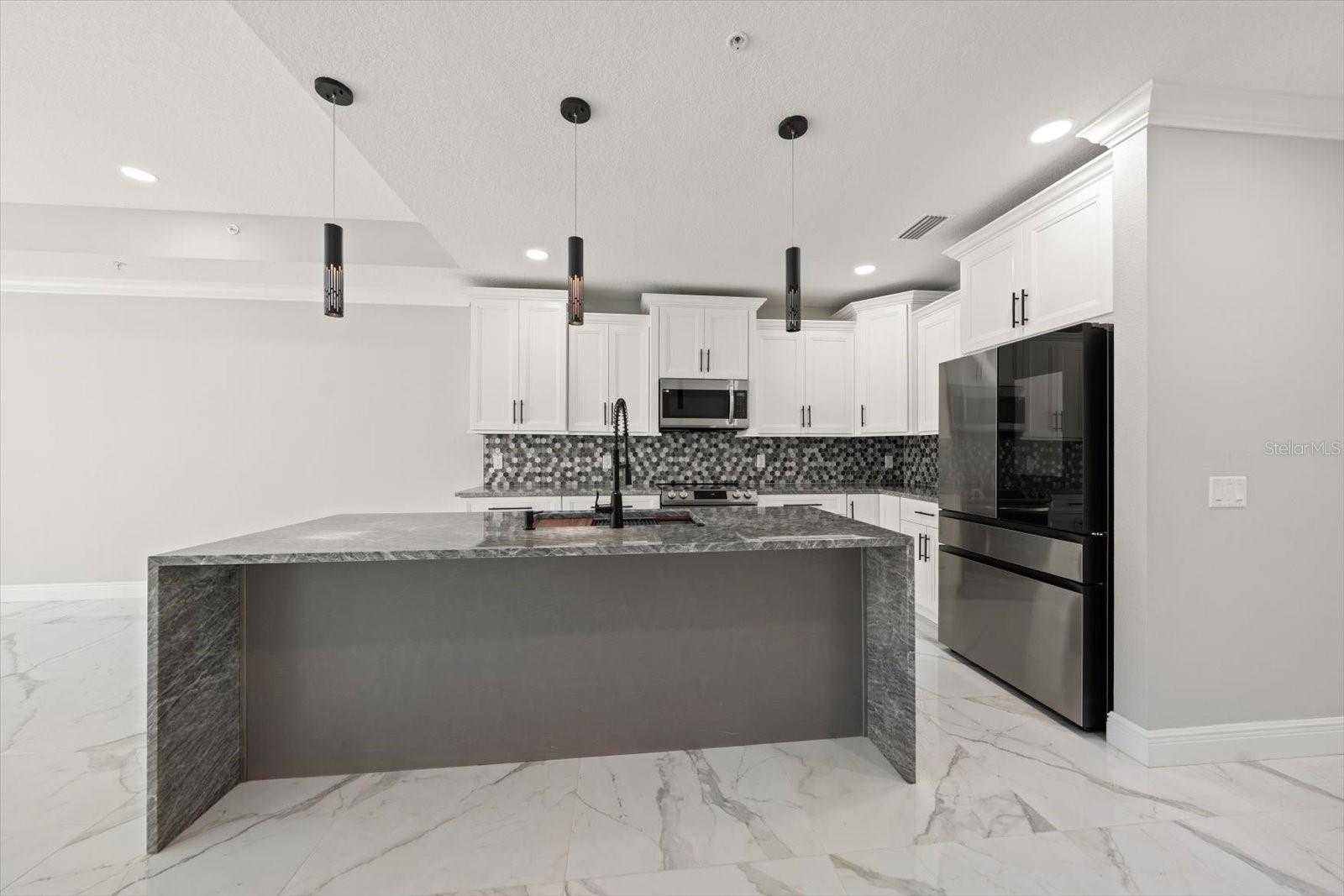 LA BRISA DEL MAR CONDO - Residential