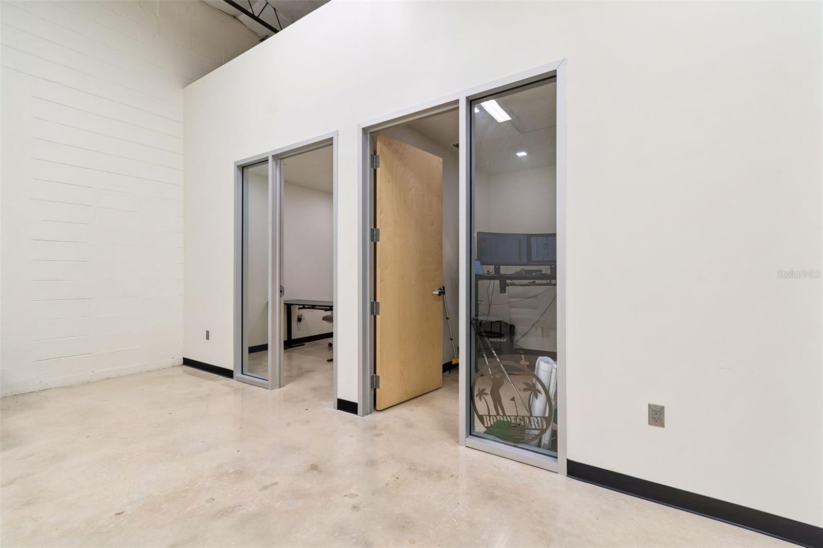 ACREAGE - Commercial Lease