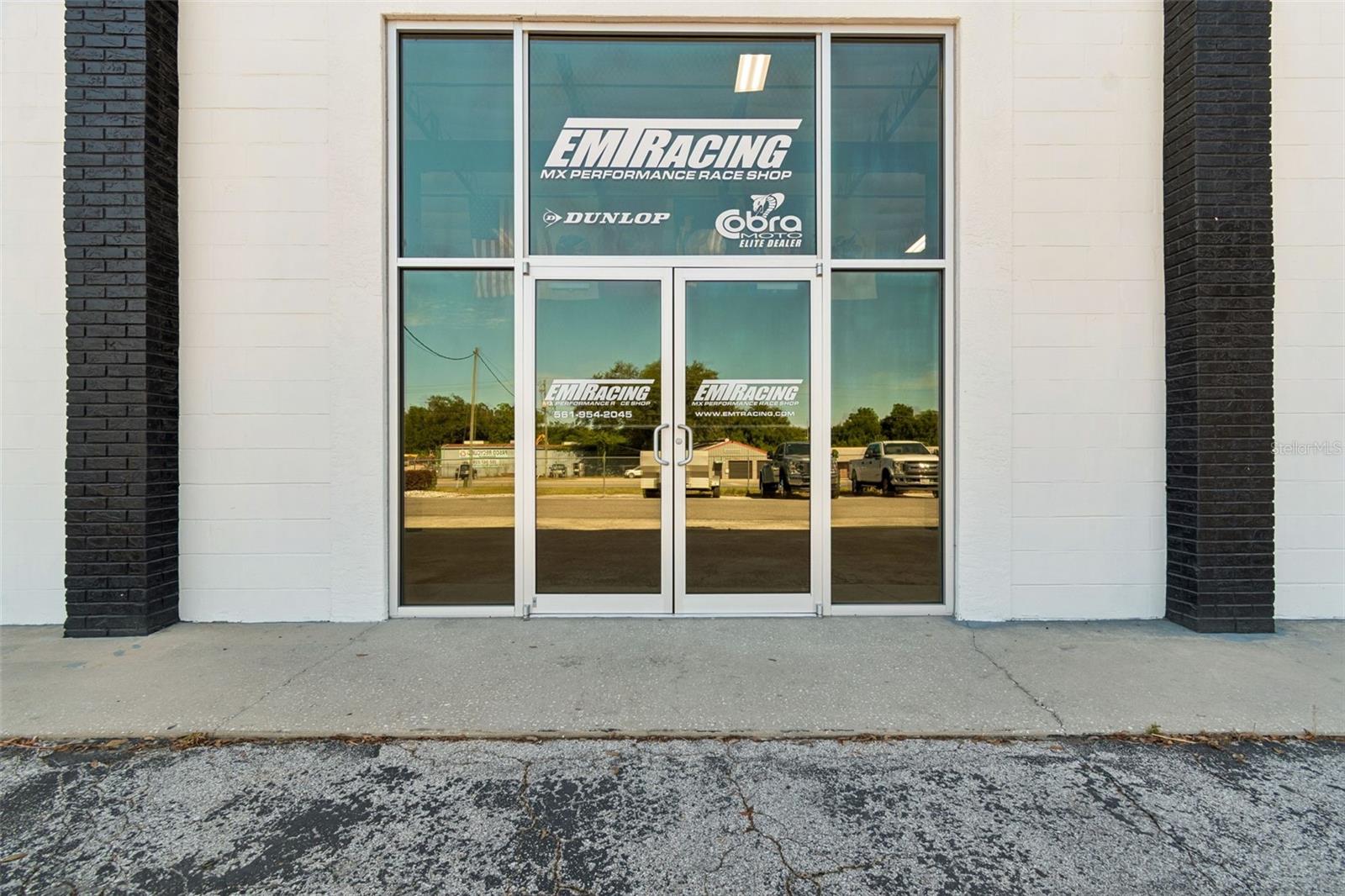 ACREAGE - Commercial Lease