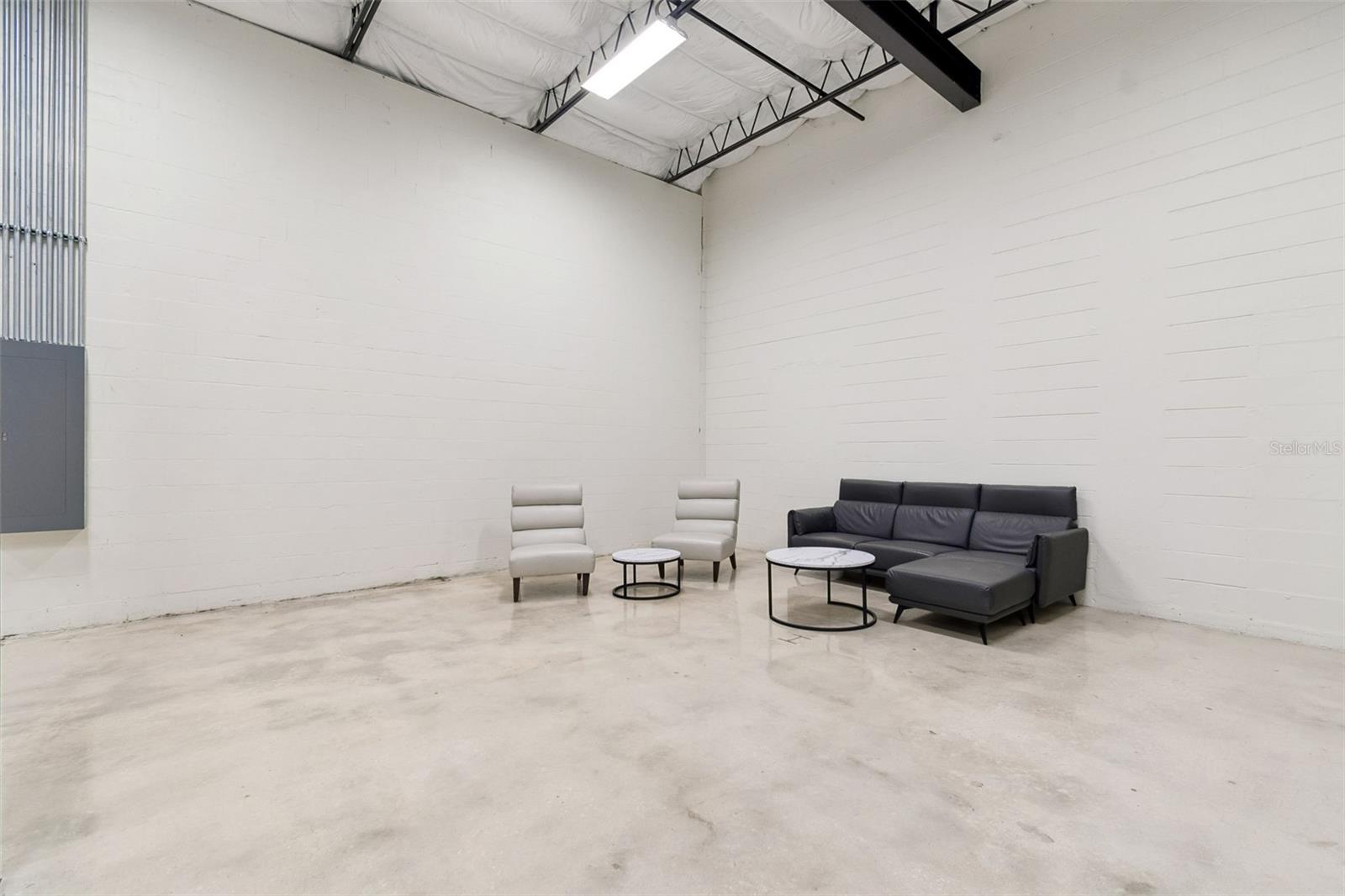 ACREAGE - Commercial Lease