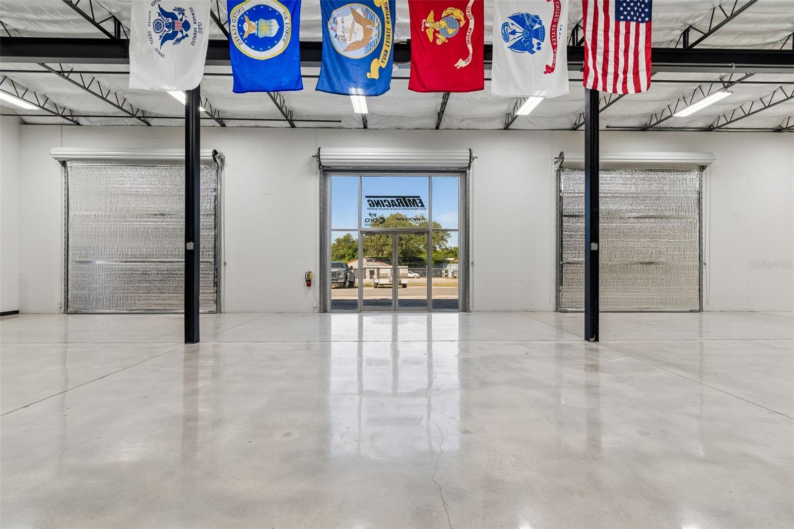 ACREAGE - Commercial Lease