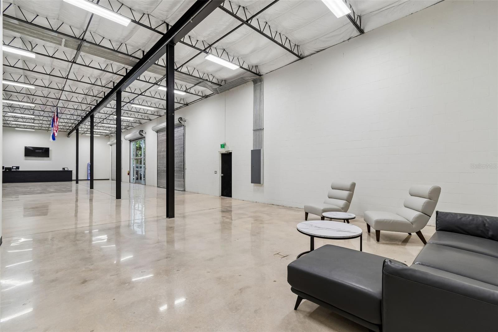 ACREAGE - Commercial Lease