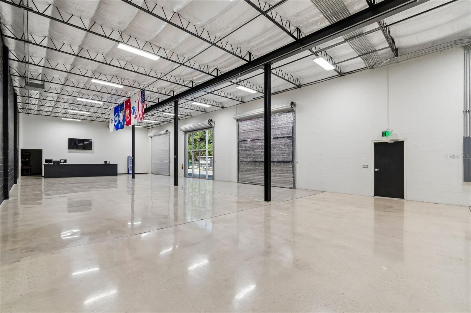 ACREAGE - Commercial Lease