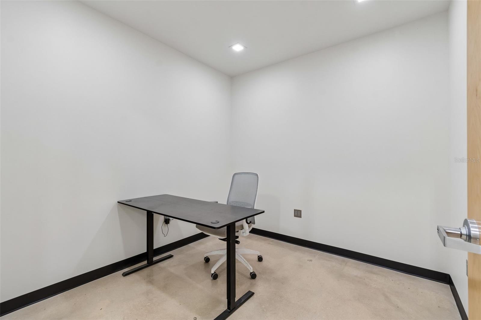 ACREAGE - Commercial Lease