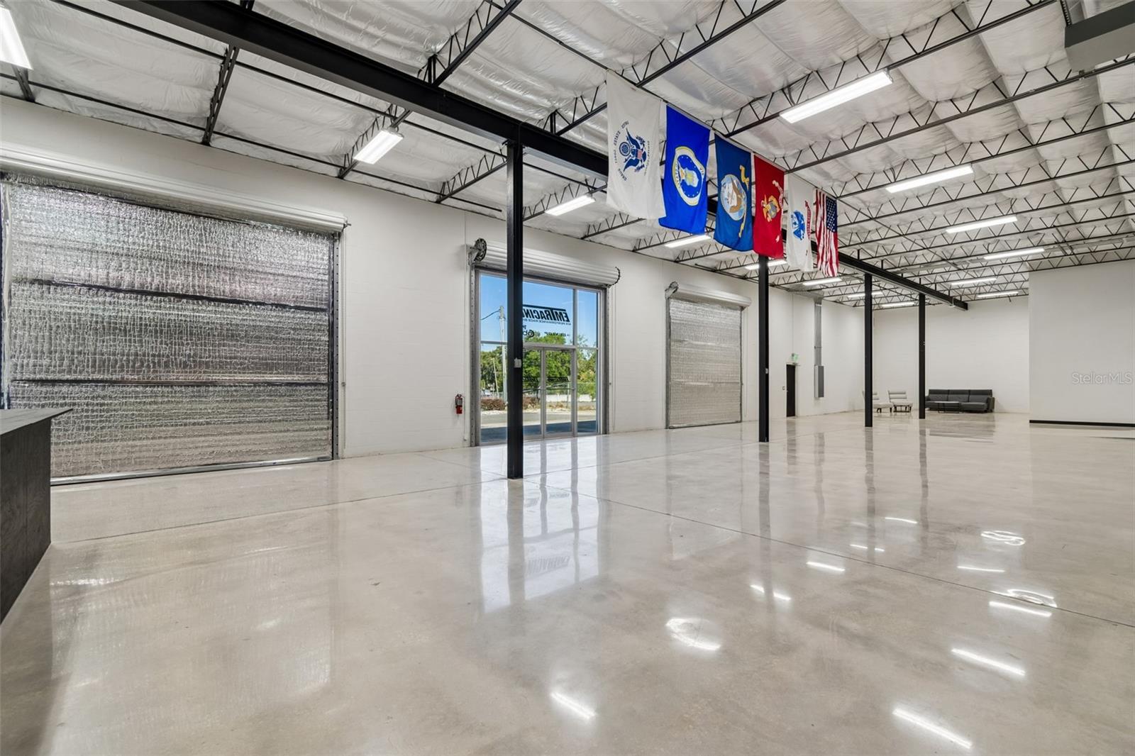 ACREAGE - Commercial Lease