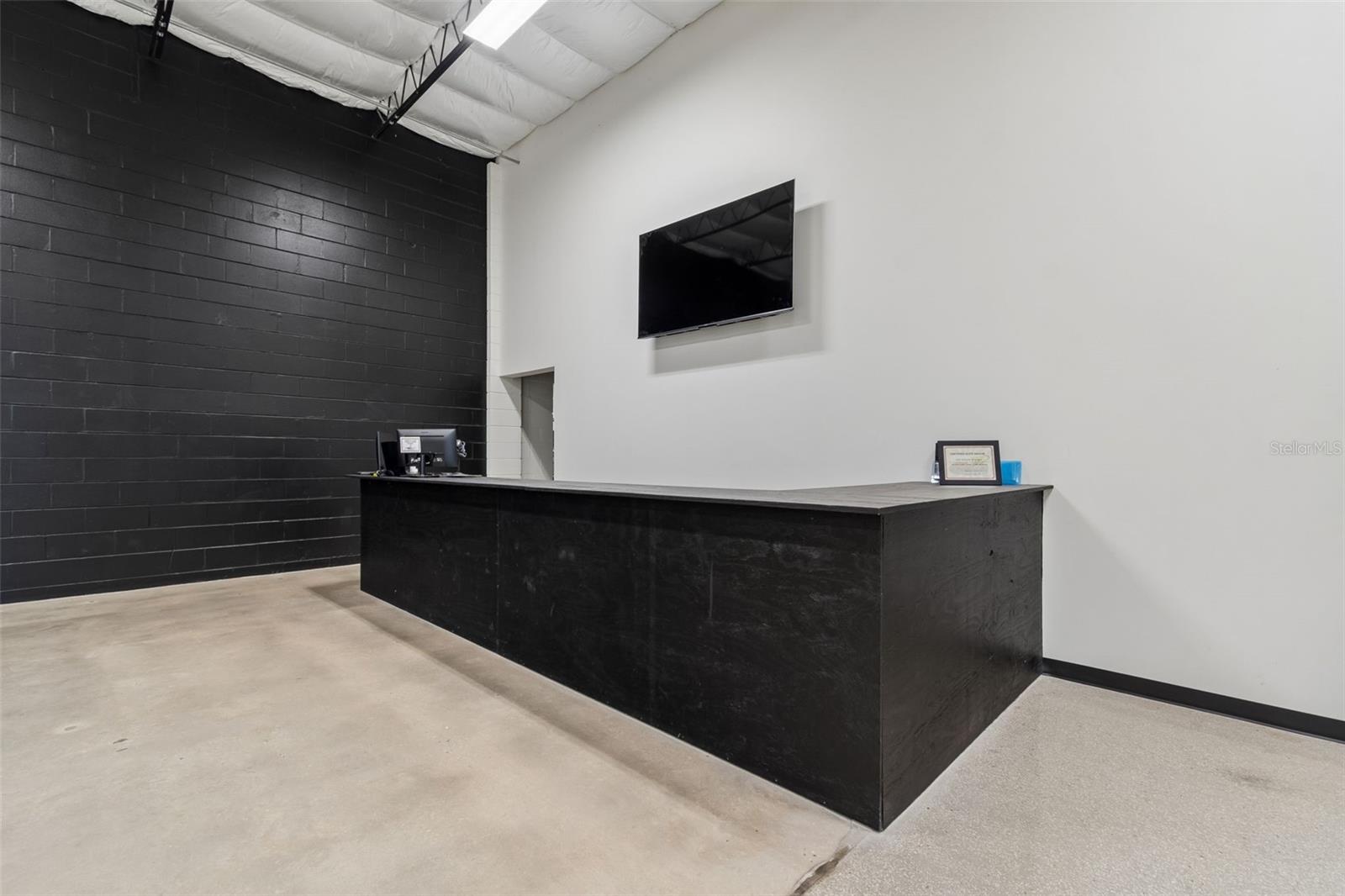 ACREAGE - Commercial Lease