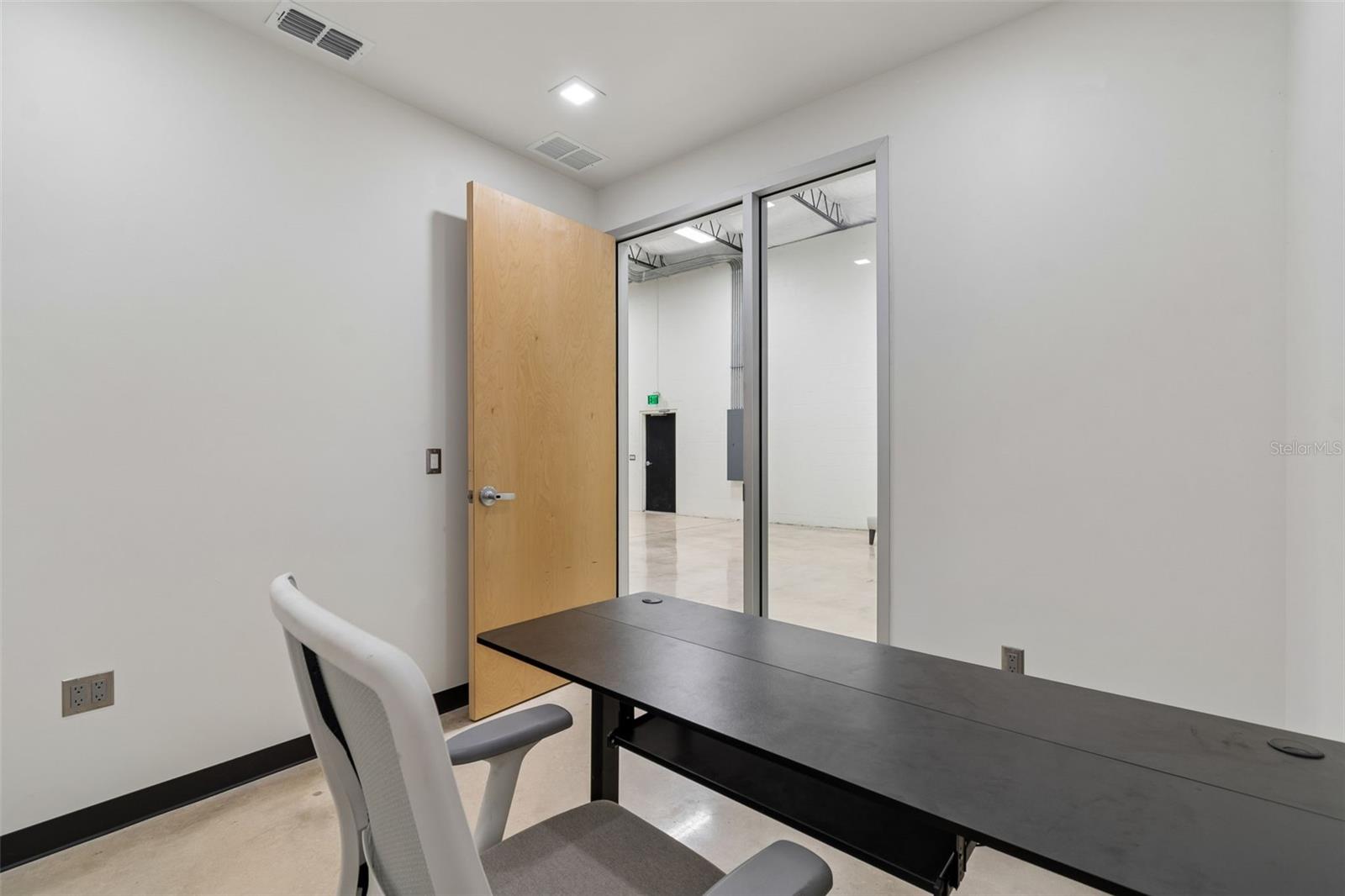ACREAGE - Commercial Lease