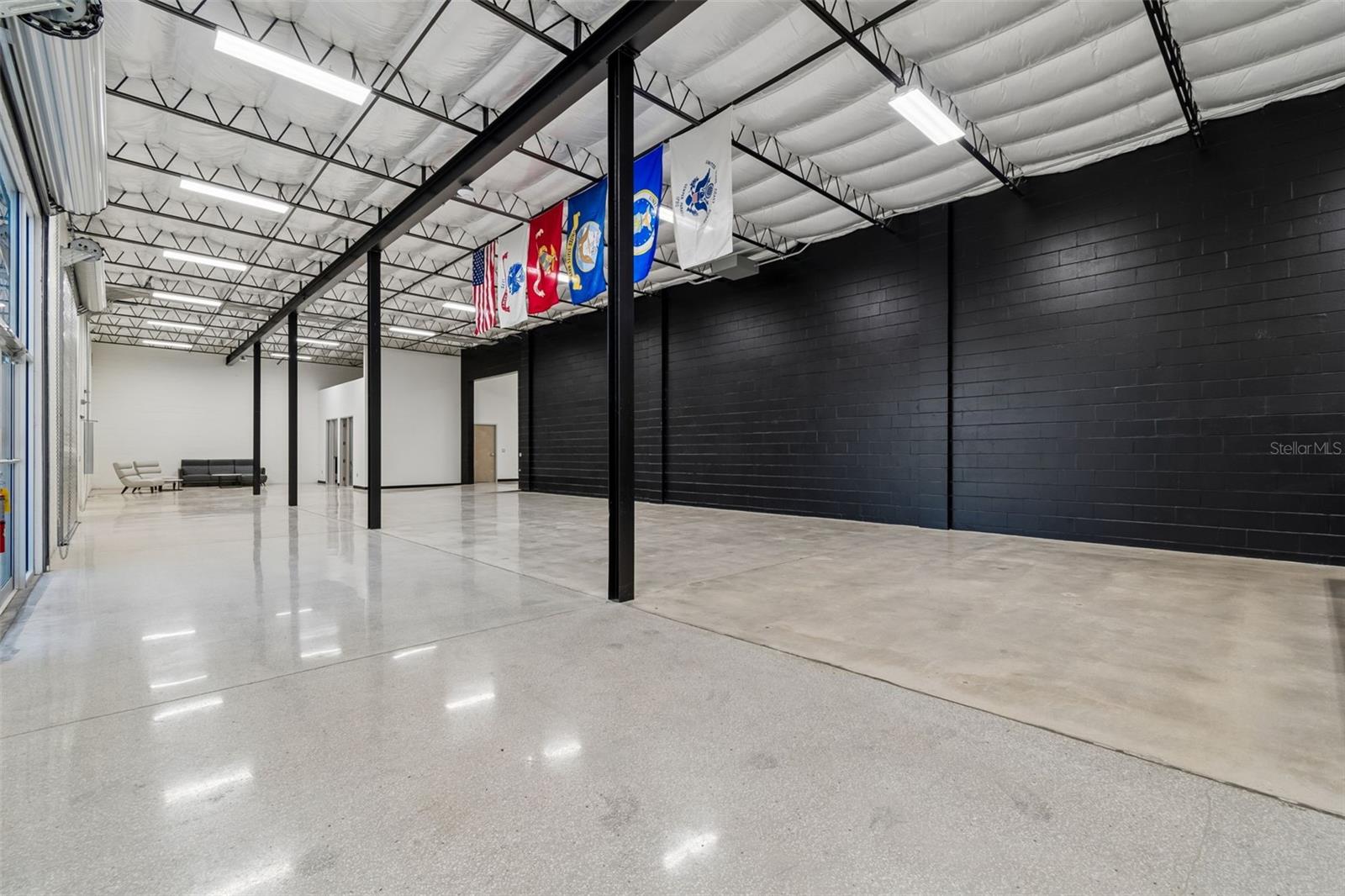 ACREAGE - Commercial Lease