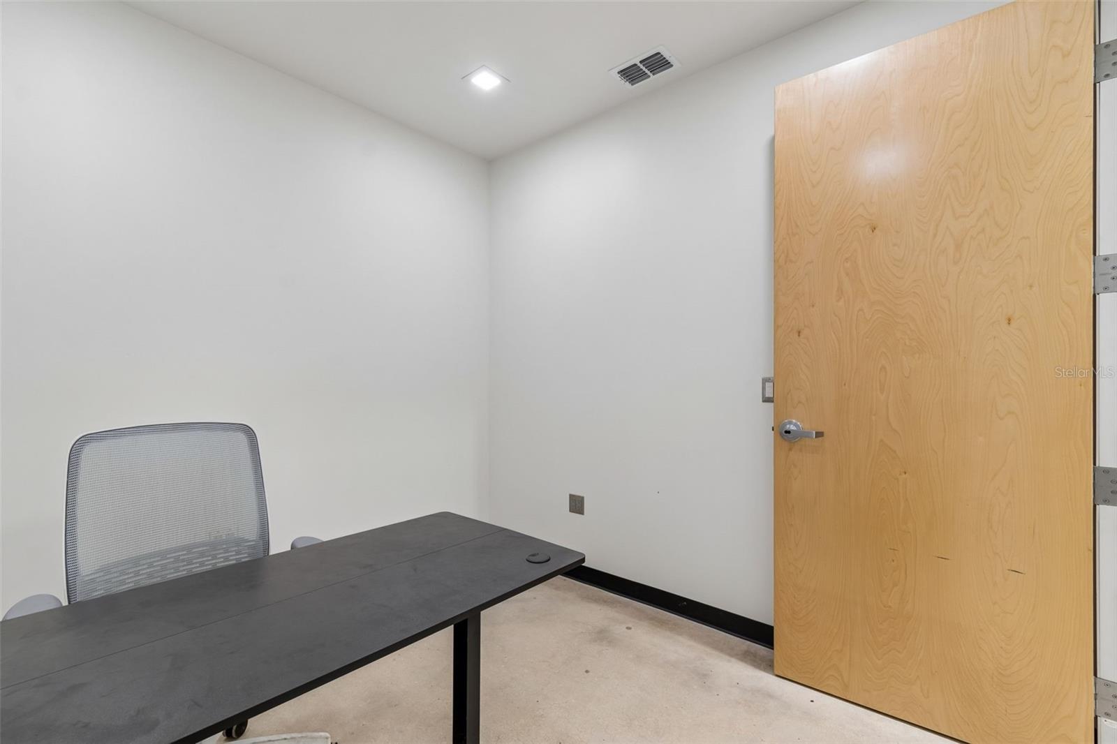 ACREAGE - Commercial Lease