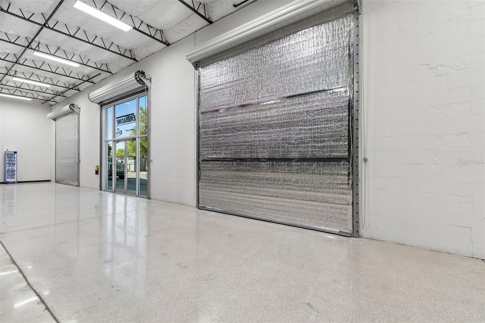 ACREAGE - Commercial Lease