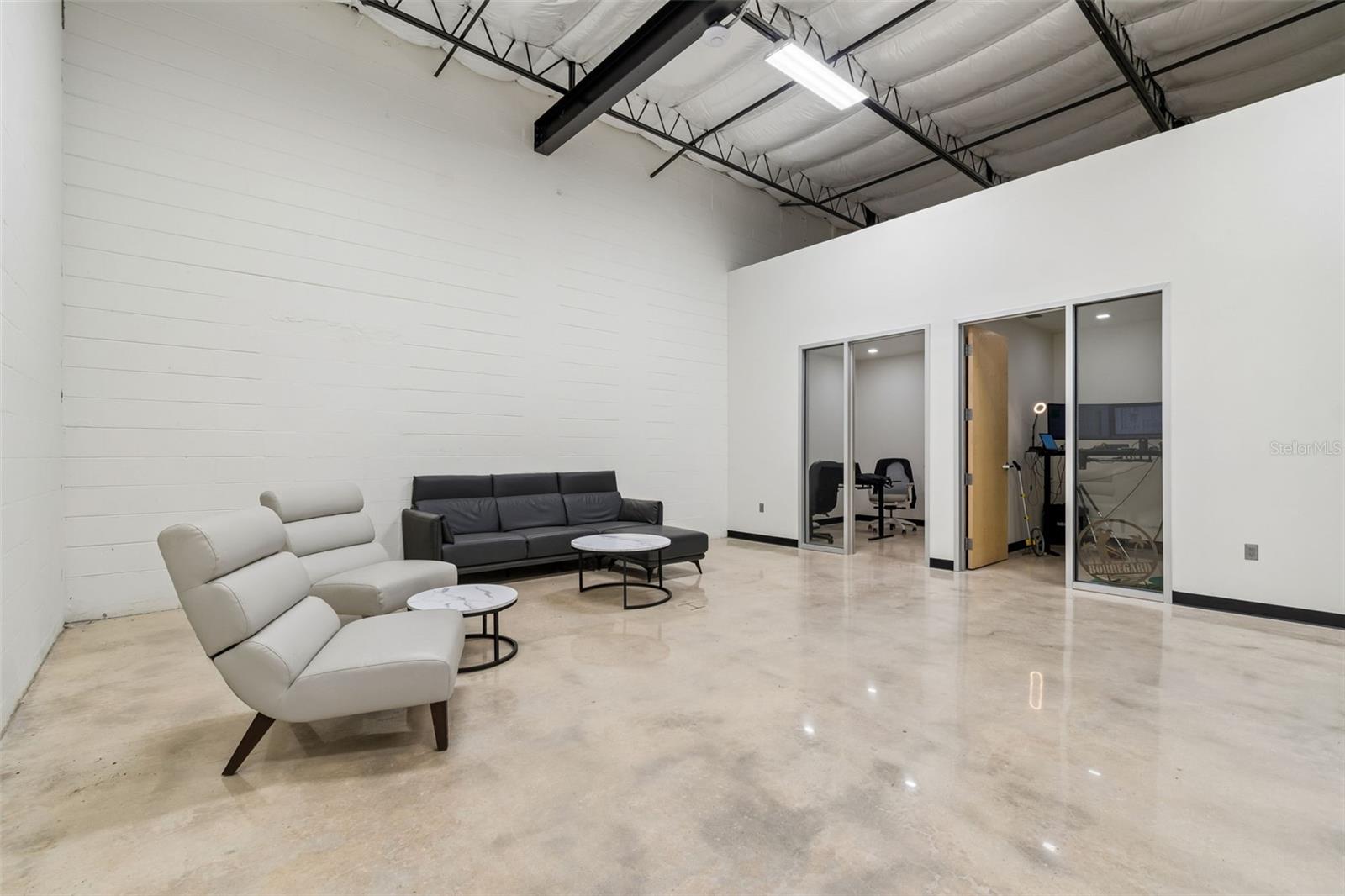 ACREAGE - Commercial Lease
