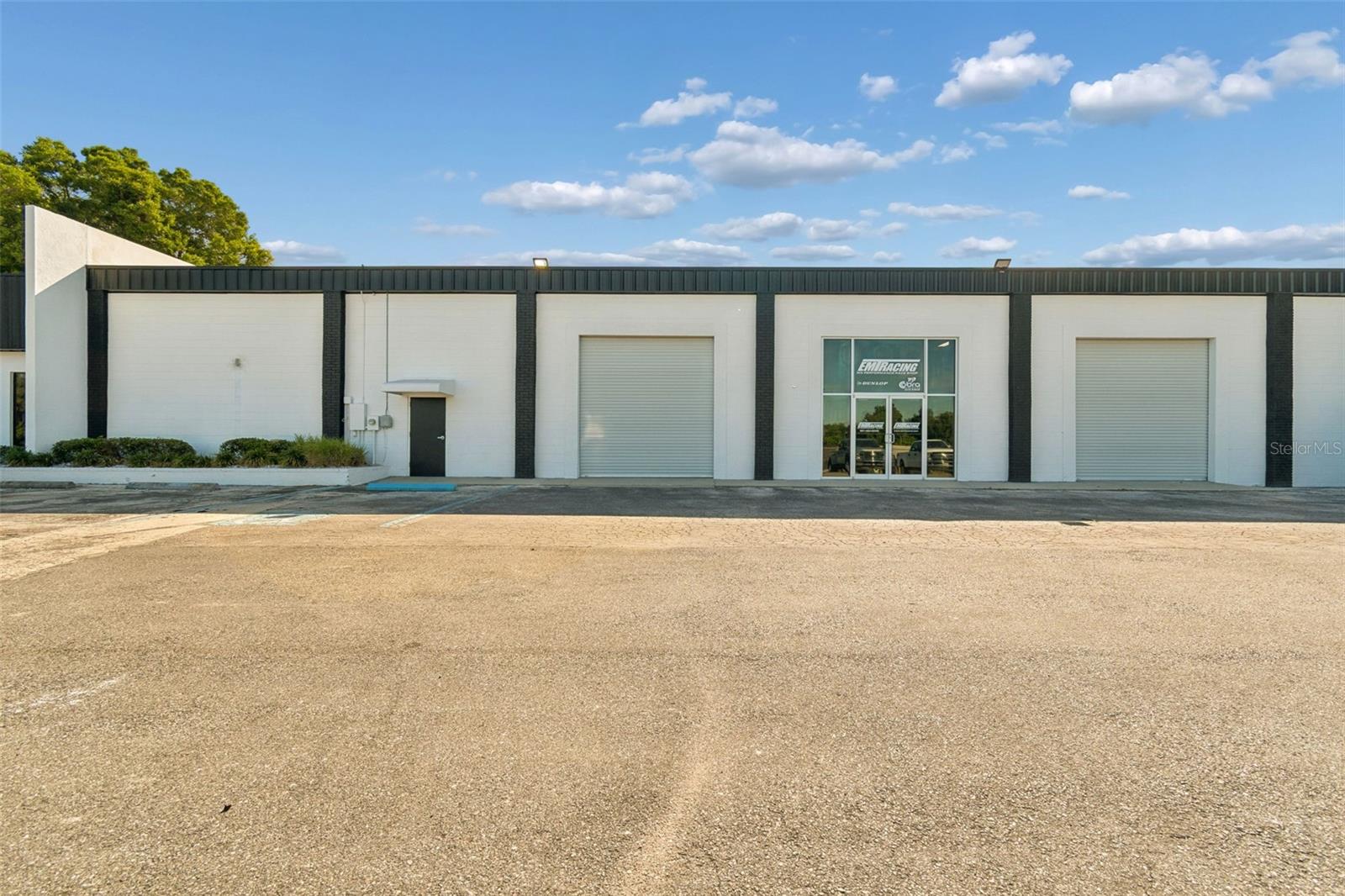 ACREAGE - Commercial Lease