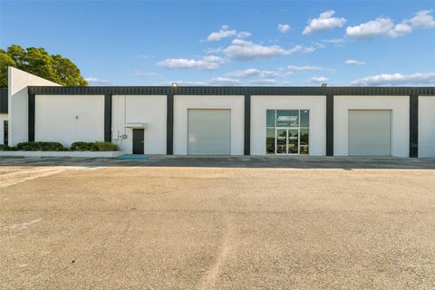 Photo of 15552 Us 301, Dade City, FL 33525 (MLS # TB8505857)