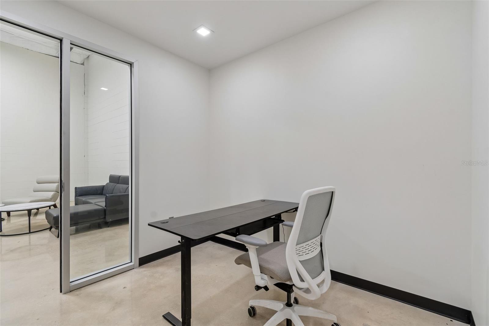 ACREAGE - Commercial Lease
