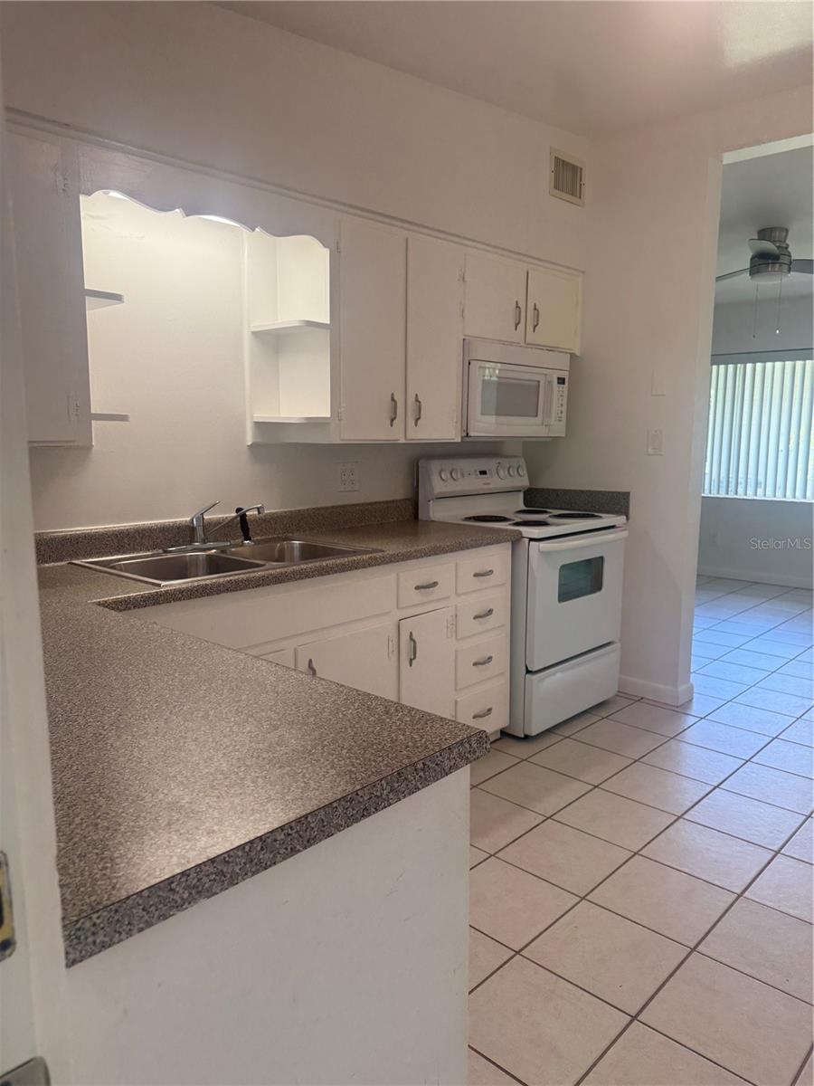 8 E EVANS STREET 8