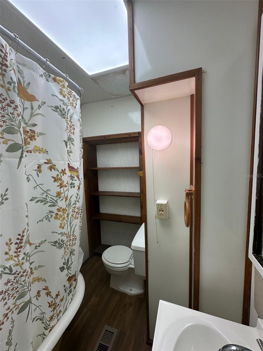 ONEAL & OSBORNS ADD - Residential Lease