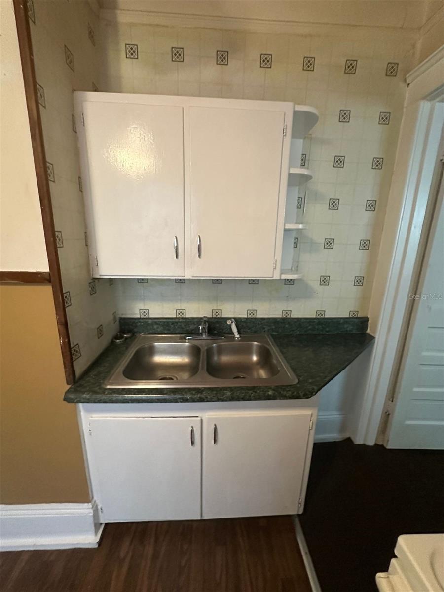ONEAL & OSBORNS ADD - Residential Lease