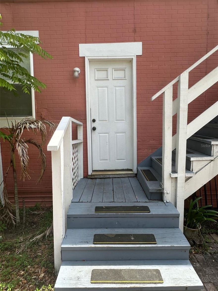 Charming 1-bedroom, 1-bath apartment featuring cozy carpeted flooring throughout, a nice front porch perfect for relaxing, and a convenient on-site laundry area. Enjoy plenty of parking space for residents and guests. Ideally located close to public transportation, shopping centers, and a variety of restaurants, making everyday living both comfortable and convenient.

All residents are enrolled in a Resident Benefit Package for $39.95/ month. More details upon application. RentSpree applications will not be accepted.