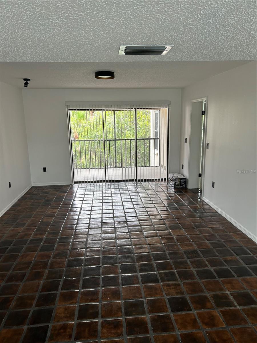 2462 KINGFISHER LANE J203