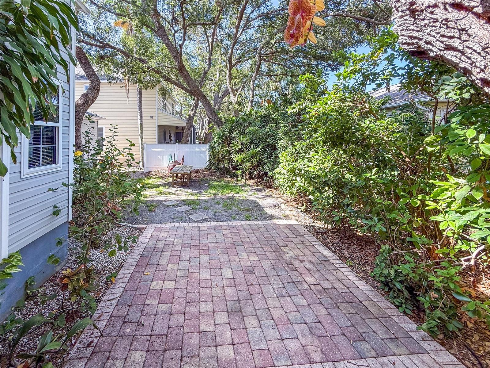 CAPE TOWN VILLAGE - Residential Lease