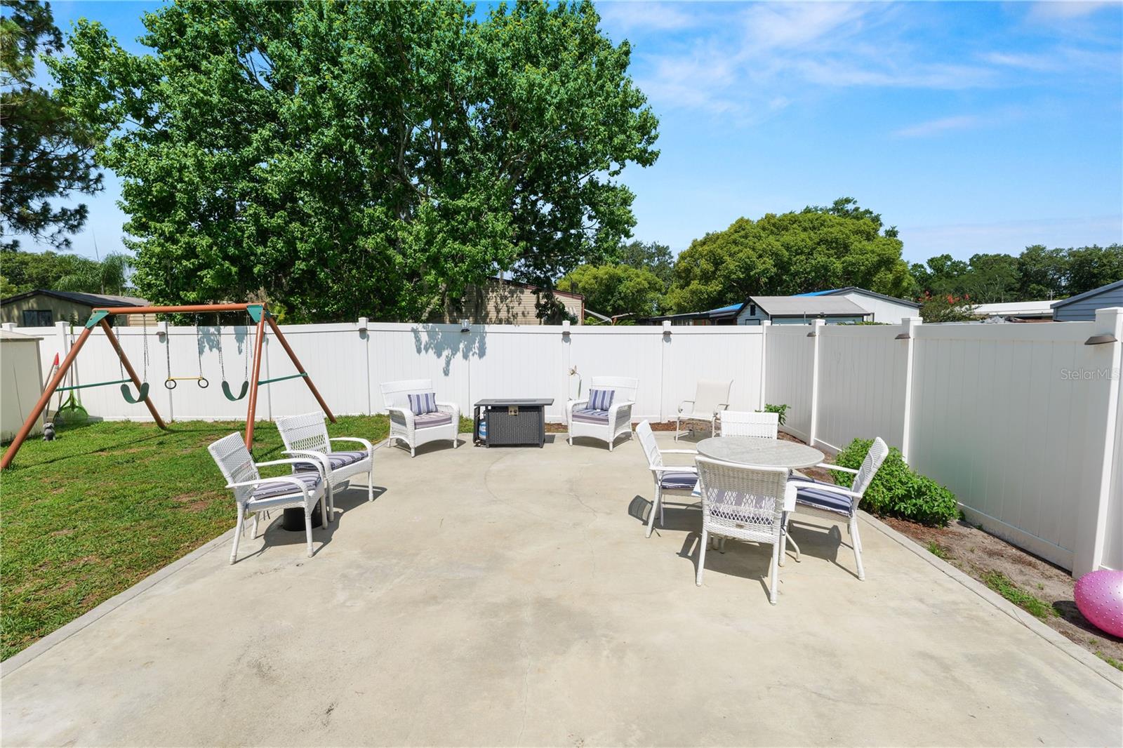 VILLAGE UNIT 04 ADD LAKELAND - Residential