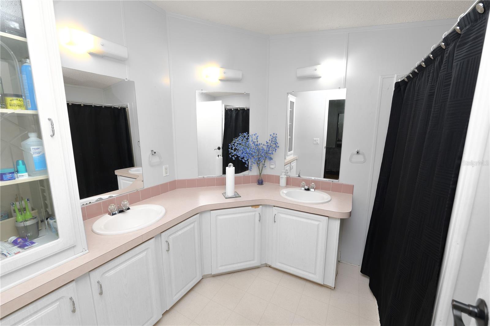 VILLAGE UNIT 04 ADD LAKELAND - Residential