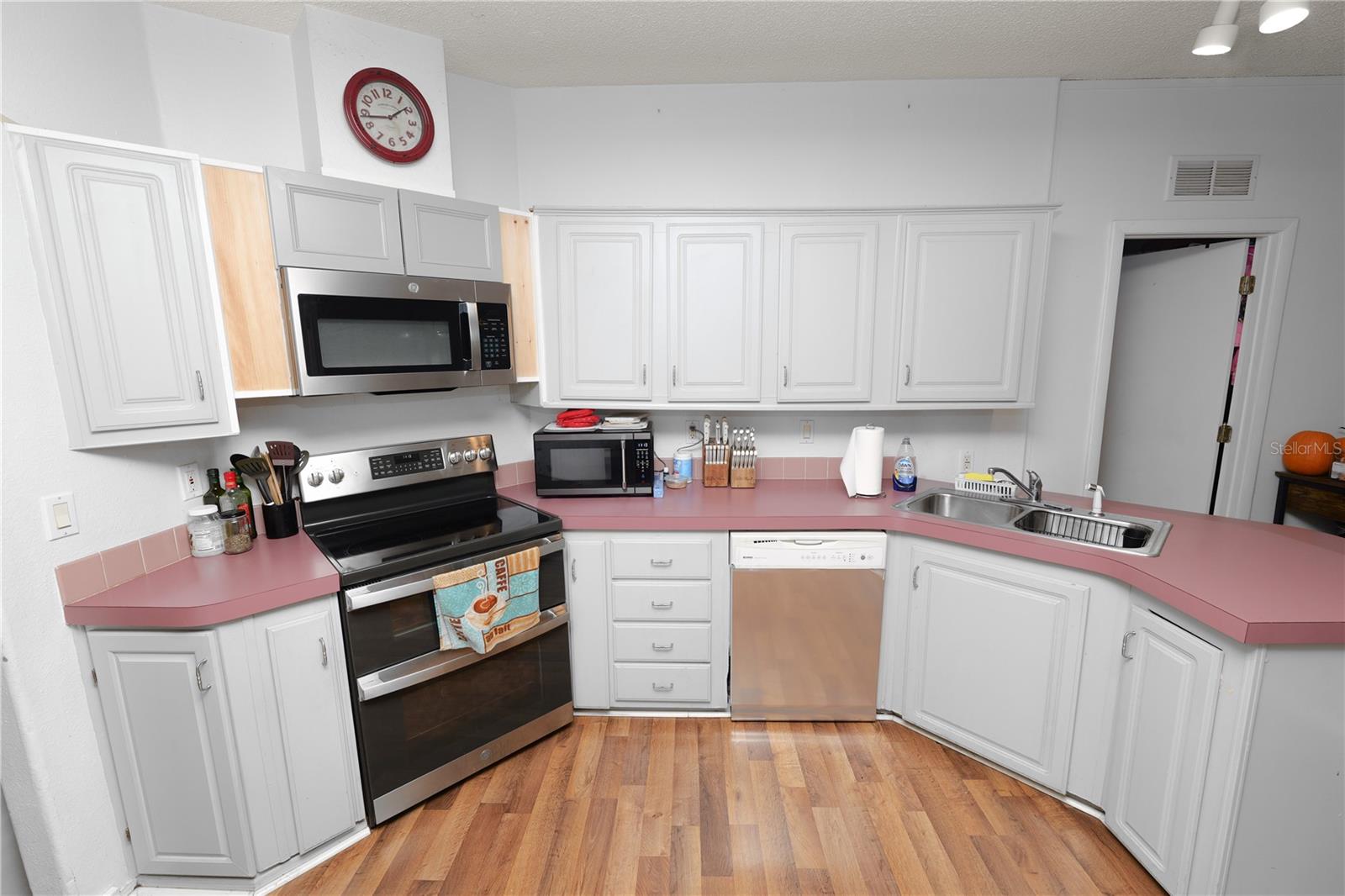 VILLAGE UNIT 04 ADD LAKELAND - Residential