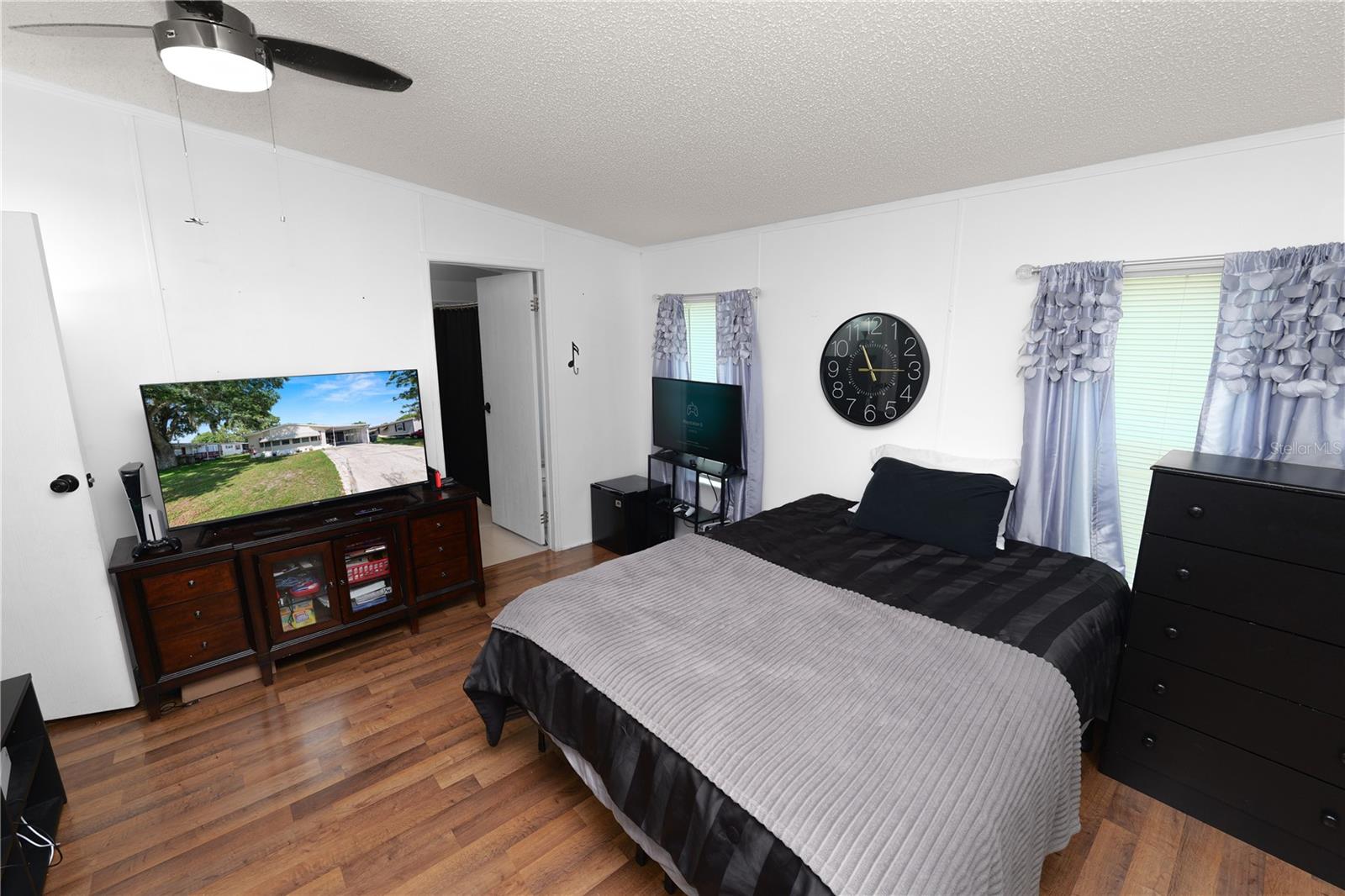 VILLAGE UNIT 04 ADD LAKELAND - Residential