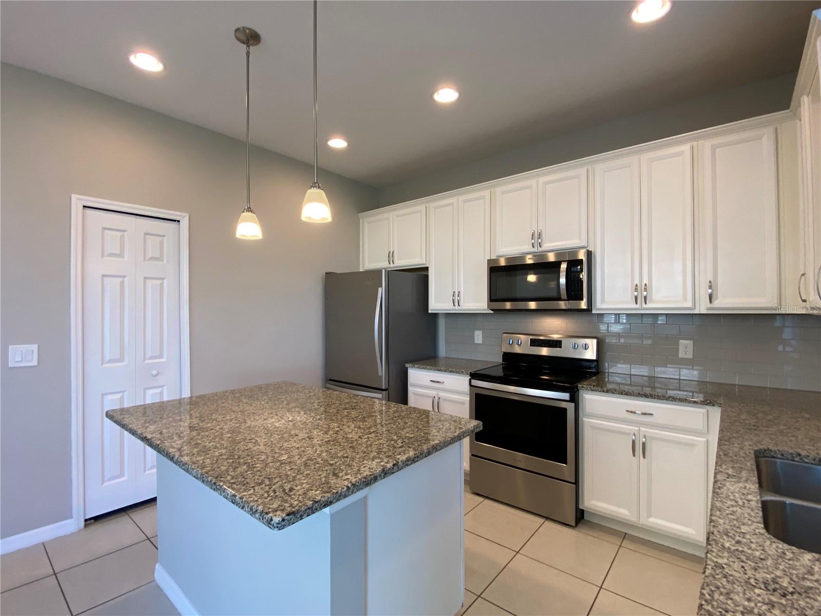 GOLDENROD RESERVE - Residential Lease