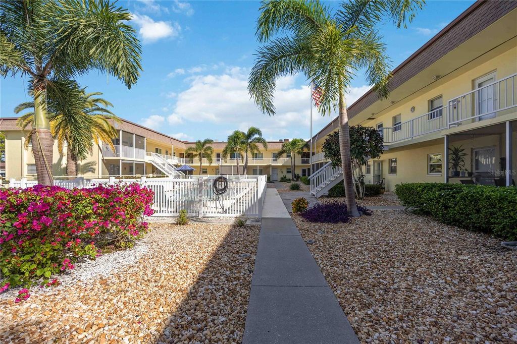 Photo of 409 Manatee Court #206, Venice, FL 34285 (MLS # N6141292)
